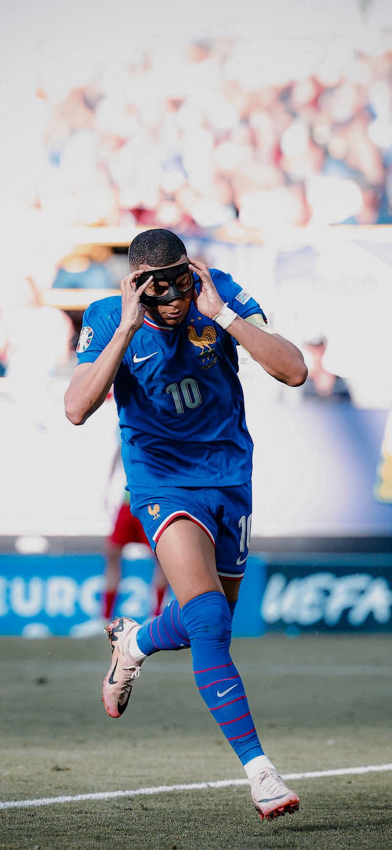 马德兴：海港队低调埋头干事，球迷不树敌，这是中超需要的（马德兴：海港低调专注，球迷不对立，这正是中超所需）