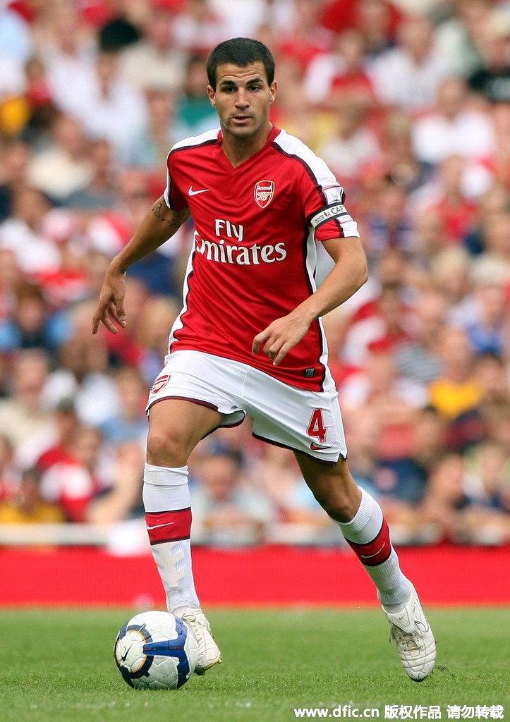 杰伦·约翰逊成为08年詹姆斯以来连续两场砍三双最年轻的前锋（杰伦·约翰逊成自2008年詹姆斯以来最年轻连砍两场三双的前锋）