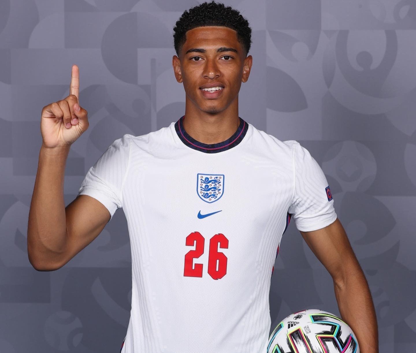 参观诺坎普，梅西：我回到了我怀念的地方，希望有一天能回来（参访诺坎普，梅西感慨回到牵挂之地，盼有朝一日重返）