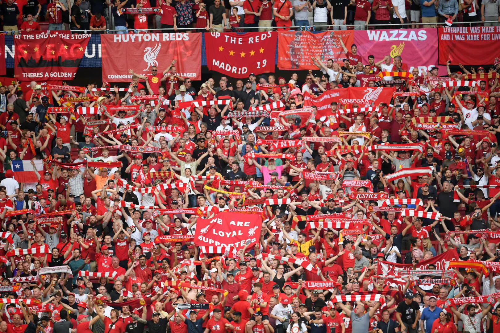 萨拉赫落选！利物浦仅19人出征欧冠 纯血边锋只剩1人（萨拉赫无缘欧冠名单！利物浦仅带19人出征 纯血边锋仅剩一位）