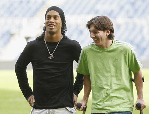 杜锋官方认证！19岁新星获期许 他能成广东下一个传奇？（杜锋亲口认可！19岁新星获厚望，他会是广东的下一位传奇吗？）