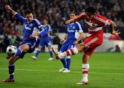 C罗中场休息时对裁判表达不满，讽刺道：你吹得太好了（半场哨响后C罗不满判罚，当面挖苦裁判：你吹得真棒）