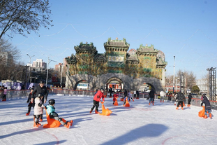 皇马官方：门迪右腿股二头肌肌肉受伤；据悉将缺阵至明年（皇马官宣：门迪右腿股二头肌受伤，预计缺阵至明年）