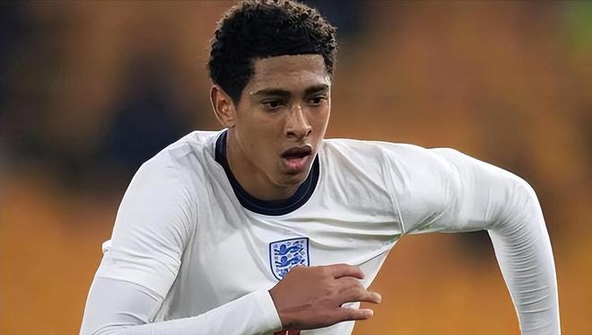 这队的进攻流畅得不像话（这支球队的进攻如行云流水）