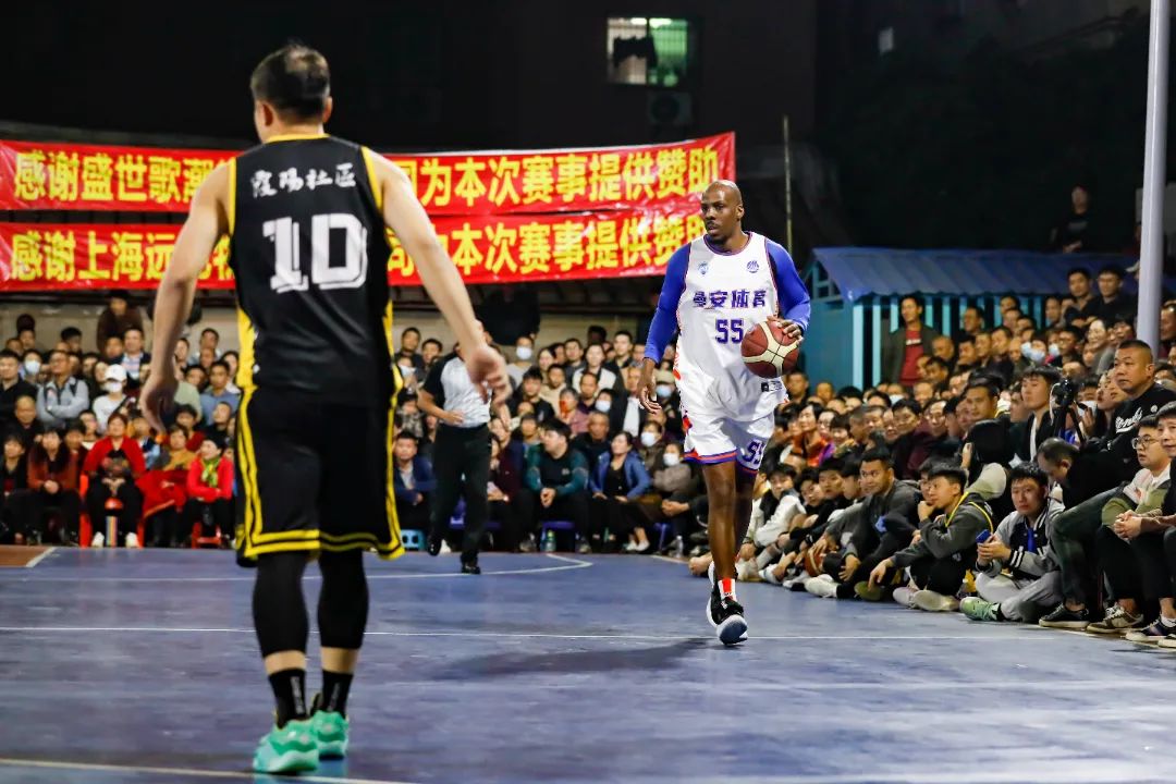 半场战报：萨索洛0-1热那亚，马利诺夫斯基破门（半场快讯：热那亚1-0领先萨索洛，马利诺夫斯基建功）