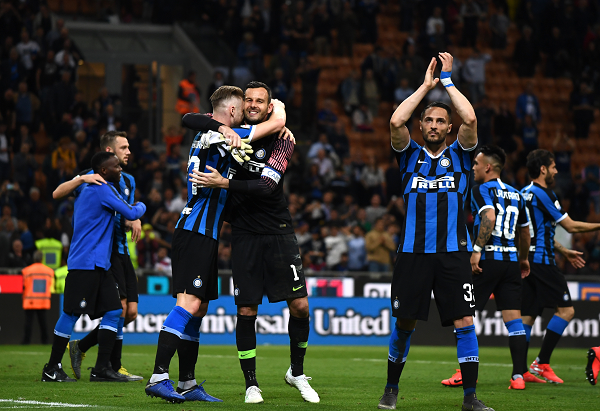 梅西一年三大MVP！造进球74个！快踢满全场还能边线一过四！（梅西一年揽三大MVP，参与74球；近乎全勤仍上演边线一挑四）