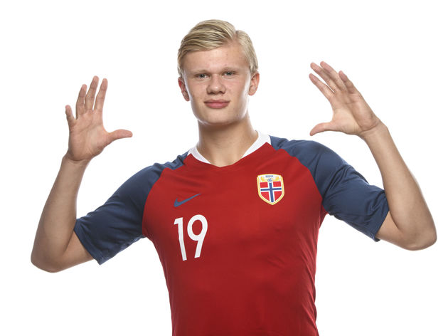 本轮欧冠最佳阵容：诺伊尔、福登、奥斯梅恩、梅里诺在列（欧冠本轮最佳阵容出炉：诺伊尔、福登、奥斯梅恩、梅里诺入选）