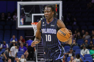 恍如隔世，巴萨上一次在诺坎普比赛法蒂双响，登贝莱助攻（时过境迁，巴萨上次在诺坎普亮相，法蒂梅开二度，登贝莱贡献助攻）