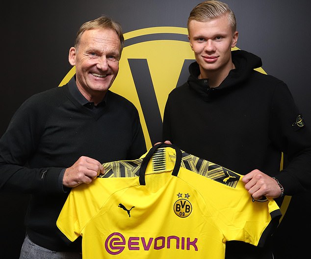 FC东京推出与韩国知名女团BLACKPINK联名产品（FC东京携手韩国人气女团BLACKPINK发布联名系列）