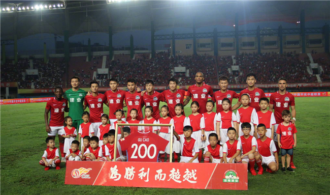 中国球员留洋要分几步走？看看日本足球的“参考答案”（中国球员留洋该如何分步推进？日本足球提供借鉴）