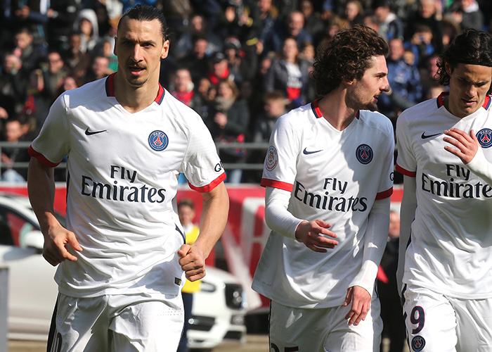 圣保罗总监：会在奥斯卡康复后再讨论未来，做事首先要人性化（圣保罗高层：奥斯卡伤愈后再谈去向，决策以人为本）