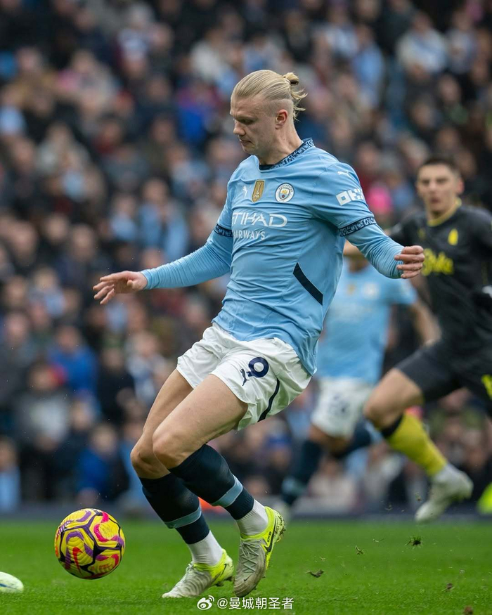 记者：莱比锡有意用霍伊伦取代谢什科，霍伊伦明确表示不想去（莱比锡考虑以霍伊伦顶替谢什科，但霍伊伦已明确拒绝加盟）