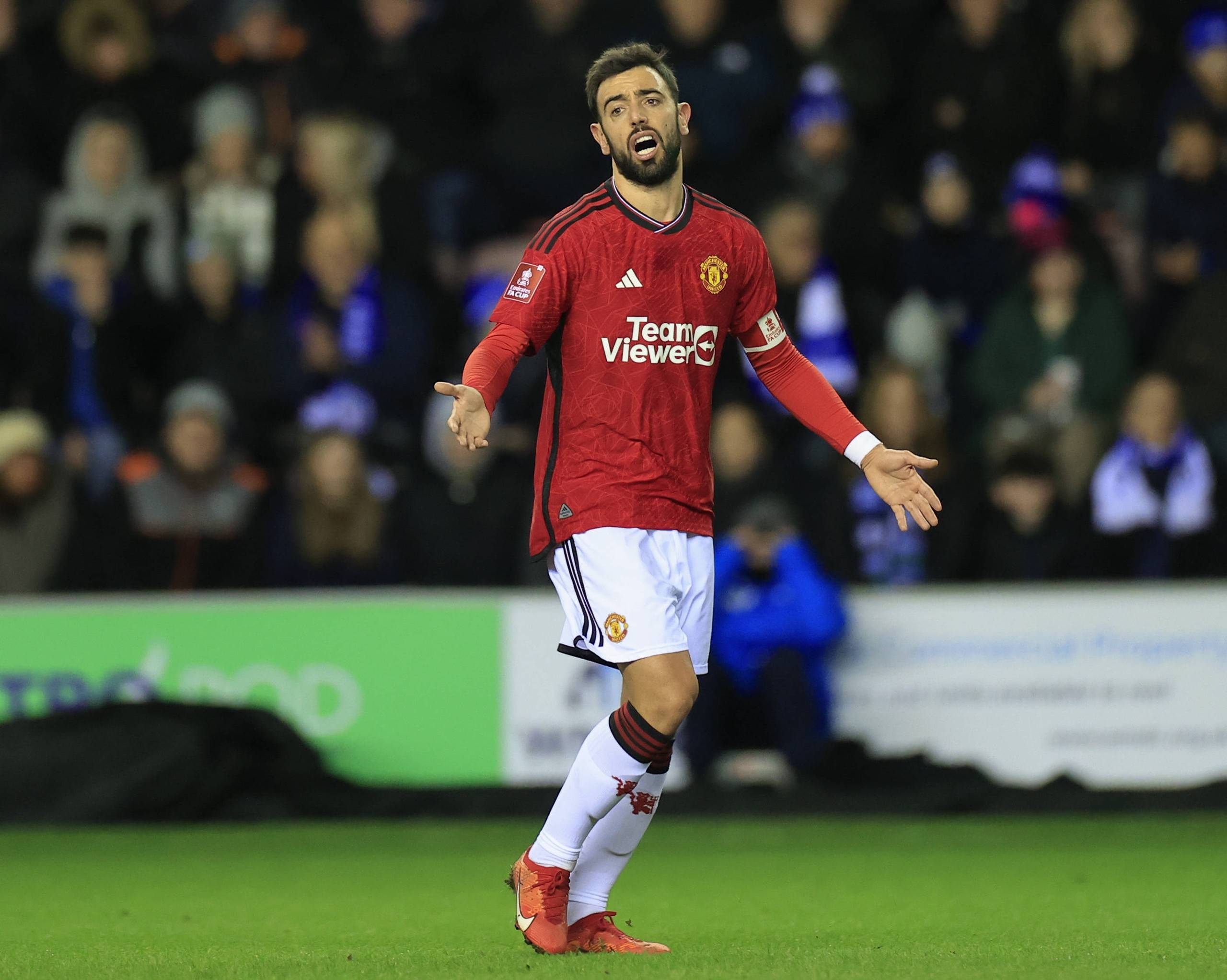 弗兰克：范德芬已经和伊萨克谈过了，他们之间没问题（弗兰克：范德芬已与伊萨克沟通，双方没有问题）