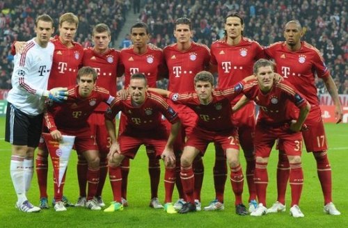 足坛一夜动态：AC米兰大逆转登顶意甲第1，B费创纪录曼联复仇狼队（今晨足坛快讯：AC米兰逆转登顶意甲榜首，B费破纪录助曼联复仇狼队）