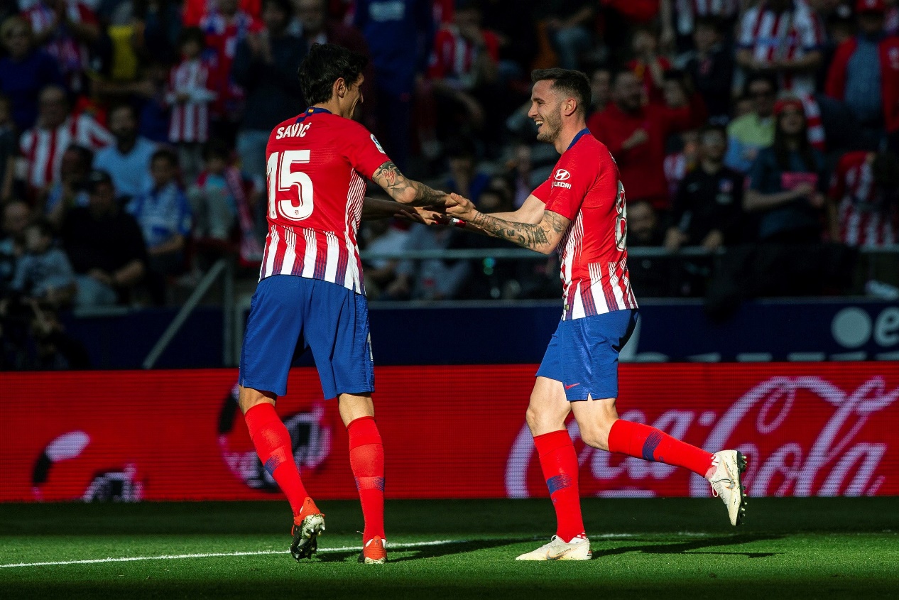 新赛季大幕即将拉开！@上海久事大鲨鱼官方微博 晒定妆照拍摄花絮！（新赛季将启幕，@上海久事大鲨鱼官方微博发布定妆照拍摄花絮！）