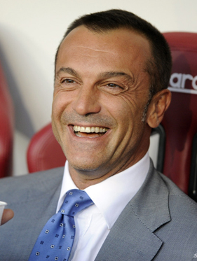 挪威上次参加世界杯还是1998年，当时哈兰德尚未出生（挪威上次亮相世界杯已是1998年，彼时哈兰德尚未出生）